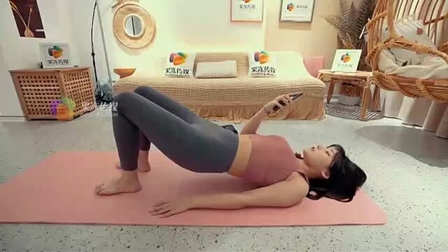 Jelly Media GDCM 018 Time stands still and fucks wife Ⓜ️Lin Yang next to her husband.mp4