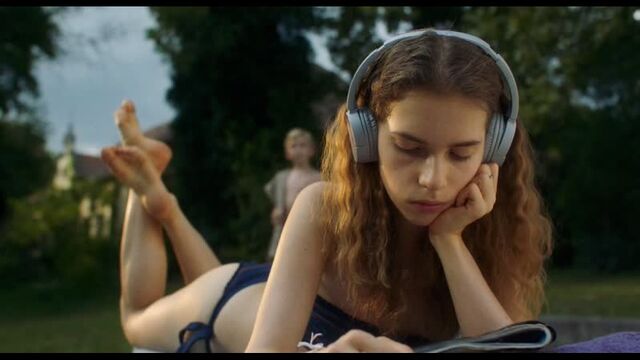 Vica Kerekes, Sara Boncser - Hab (Snoubenec nebo milenec) (2020) HD 1080p Nude? Sexy! Watch Online