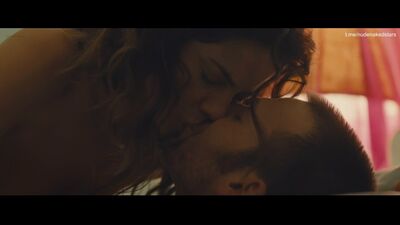 Мишель Монаган (Michelle Monaghan hot scenes in "Playing It Cool" 2014)