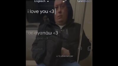 Мужик дрочит в метро
