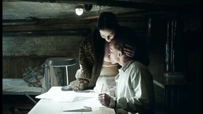 Одержимая демоном мать, кормит грудью взрослого сына (инцест, дала пососать сиську, сын сосет грудь, мама соблазняет сына)