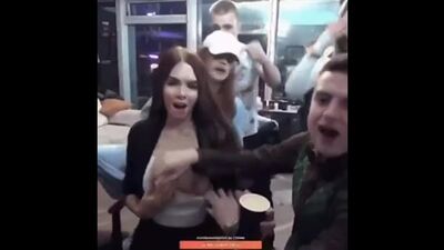 Имеет на столе в школе