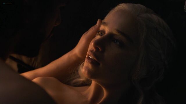 Эмилия Кларк (Emilia Clarke sex scenes in "Game of Thrones" s07e07 2017)