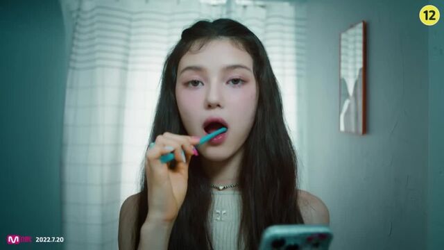 NewJeans (뉴진스) – Hype Boy (DANIELLE & HAERIN ver.)