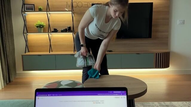 Эта горничная сделает все чтобы сохранить работу
