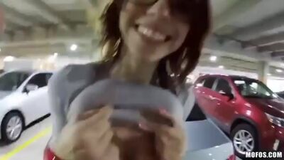 Русская шалава Сьюзен Юбэнкс (Susan Eubanks) отлично сосала и анальный проход под болт подставляла