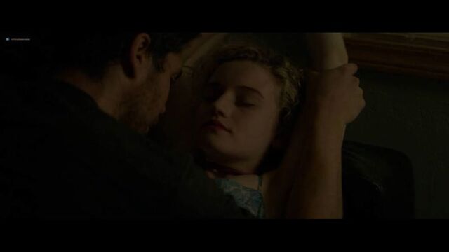 Джулия Гарнер (Julia Garner sex scenes in "One Percent More Humid" 2017)