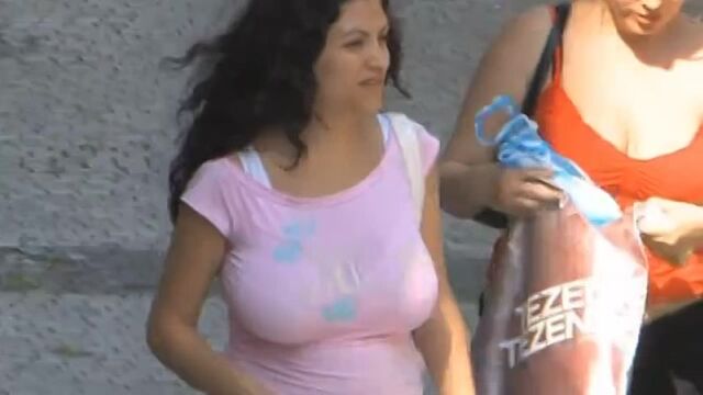 Dolgun Tombul Göğüsler Gizli Çekim candid_busty_bouncing_tits