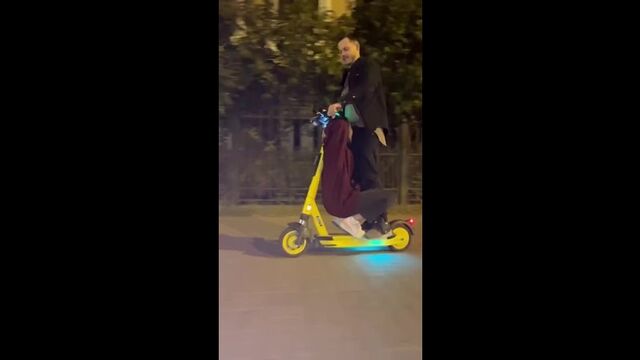 Люди в шоке, да я и сам в ахере — минет на самокате не для слабаков. подпишись на папки18+