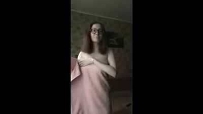 Разделась перед братом
