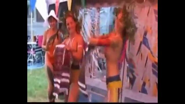 Как голые украинки встречали западных гостей.18+