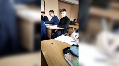 Дрочка под партой