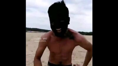 Засунул голову в мешок с углем