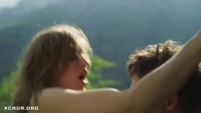 Лу де Лааж(Lou de Laage) голая грудь секс в фильме Белоснежка. Сказка для взрослых(Франция,2019)