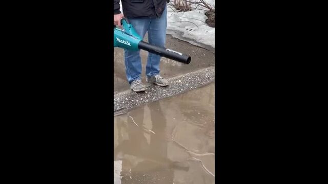 По воде яки посуху