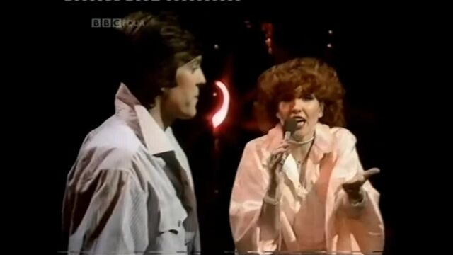 Yvonne Keeley & Scott Fitzgerald With The ST. Thomas Moore School Choir - If I Had Words In The Top Of The Pops BY BBC UK GOLD