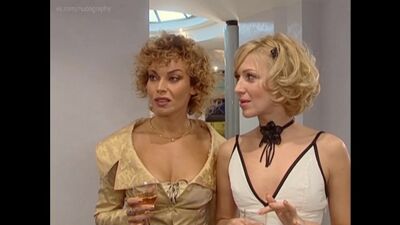 Ирина Гринёва, Лада Дэнс в сериале "Мой личный враг" (2005, Владимир Попков) - Серия 1 (Голая? Грудь, декольте, ножки)