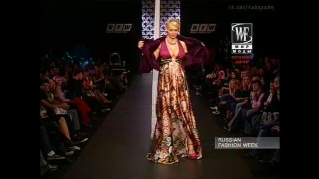 Яна Рудковская на Russian Fashion Week в Москве, 29/10/2008 Голая? Секси!