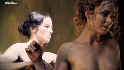 Обнаженная в Спартаке - Anna Hutchison, Ellen Hollman и ее коллеги