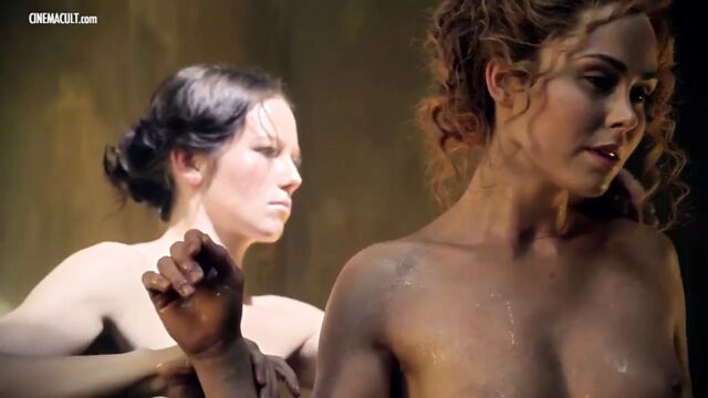 Обнаженная в Спартаке - Anna Hutchison, Ellen Hollman и ее коллеги