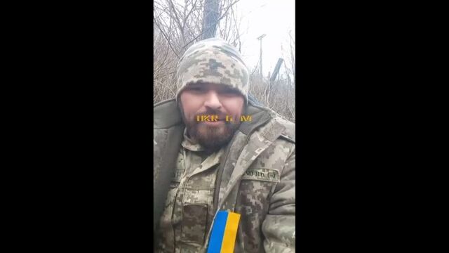 Неладно что-то в украинском королевстве. Некий боец ВСУ вовсю проклинает власть предержащих