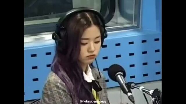 One minute of wonyoung being uwu bunny ฅ'ω'ฅ
