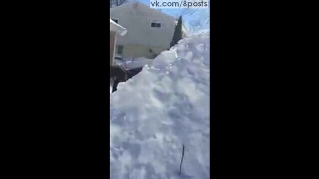 Мужик построил во дворе иглу с телевизором и камином / Igloo fully equipped with TV and fireplace
