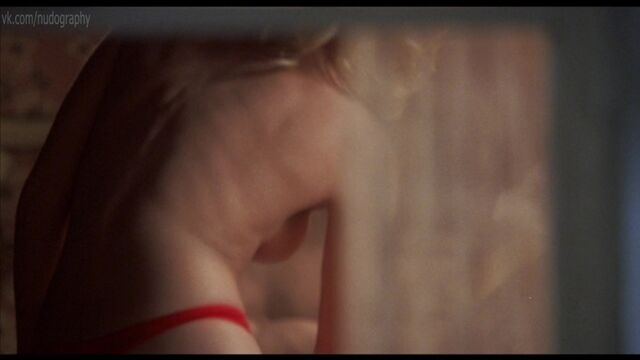 Голая Элиша Катберт (Elisha Cuthbert) в фильме "Соседка" (The Girl Next Door, 2004, Люк Гринфилд) 1080p