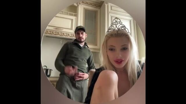 Паша Техник показывает член finesonion