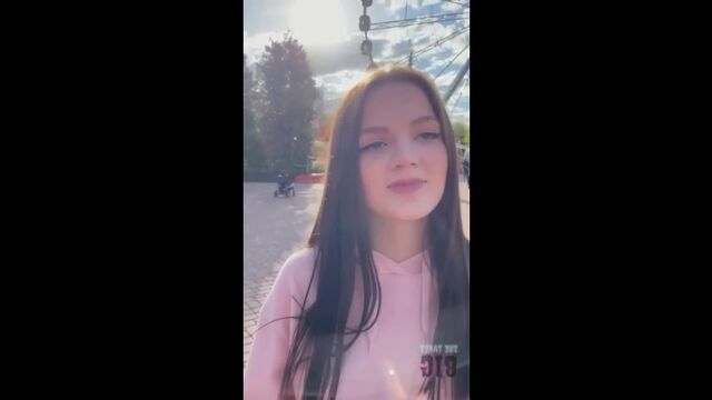 Сосет хуй в парке аттракционов