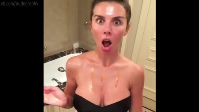 Анна Седокова - Instagram, 04/12/2017 Голая? Грудь, декольте