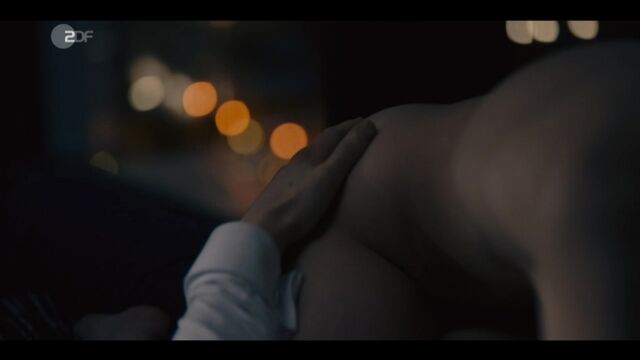Paula Beer Nude - Bad Banks s01e06 (2018) HD 720p Watch Online / Паула Бир