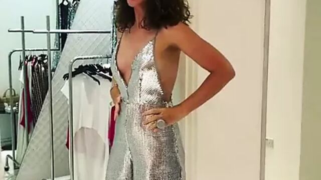 Trinny Woodall выскользнул с сосками