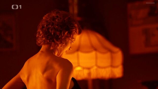 Vlastina Svátková Nude - Pravni Replublika s01e01 (2015)