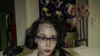 Кончил сучке на всё лицо
