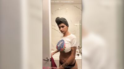 Mia Khalifa's body is amazing after taking shower