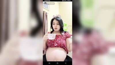 Dea Angraini Muntah during pregnancy at 7 months