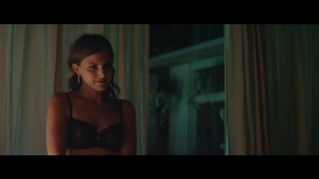 Sophie Kargman Nude - The Girlfriend Game (2015) HD 720p Watch Online / Софи Каргмэн - Игра подружки