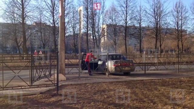 В Колпино охранники продуктового магазина избили воришек