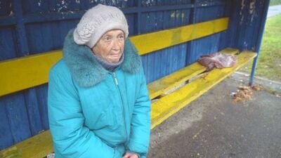 «Внук выгнал из дома»: в Перми пенсионеры ночуют на остановке