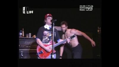 Jared Hasselhoff 02 Piss on Stage 01
