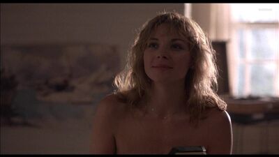 Ким Кэтролл (Kim Cattrall) голая в фильме «Маскарад» (1988)