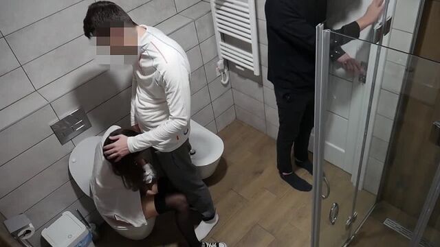 Студентка набухалась на вписке а друзья-одногруппники оттрахали её