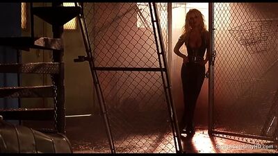 Pamela Anderson обнаженная - колючая проволока
