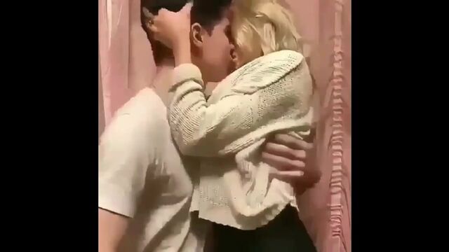 Страстные поцелуи и обнимашки