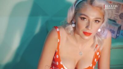 Настя Ивлеева голая в фотосессии журнала Maxim Россия разделась показала сиськи засветила фигуру без одежды голые блогерши_720p