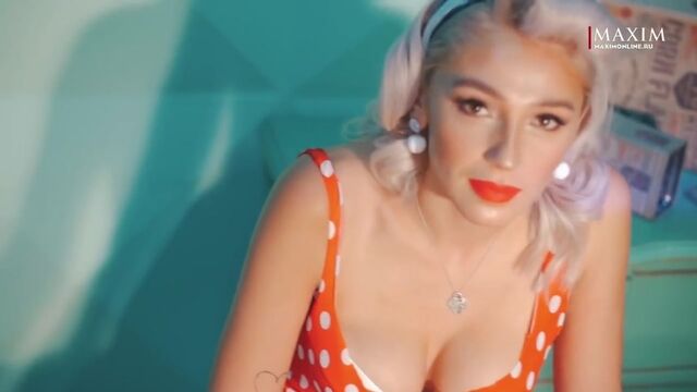 Настя Ивлеева голая в фотосессии журнала Maxim Россия разделась показала сиськи засветила фигуру без одежды голые блогерши_720p