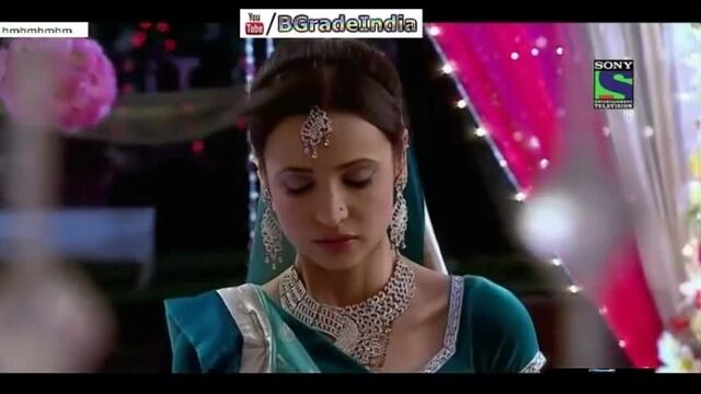 Sanaya Irani Hottest Romance Navel Show & Hot Kiss Video