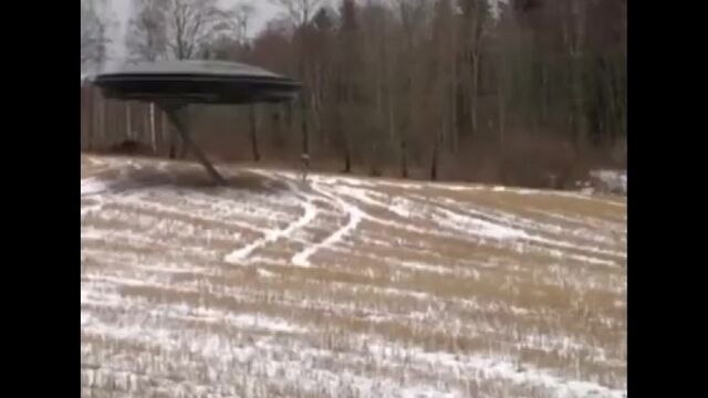 Приземление НЛО и ходящий инопланетян с гуманоидом в Румынии . Фейк или Реальное видео 04 01 2018
