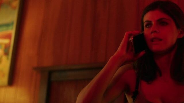 Alexandra Daddario - 'Певчая птица' '